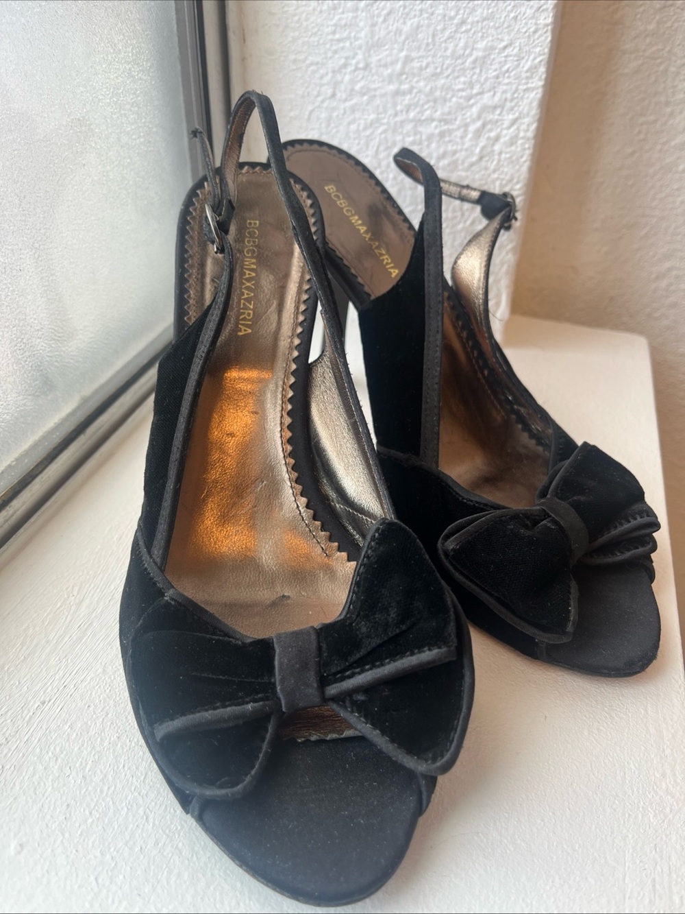 BCBG Maxazria Velvet Bow Heels Slingback Made In Italy Sz 38/7.5 Dark Romantic